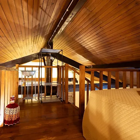 Quintinha Do Varoso - Little Red House *