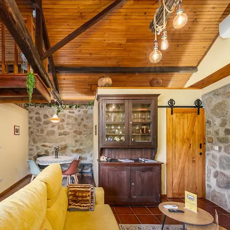 Feriehus Quintinha Do Varoso - Little Red House São Pedro do Sul