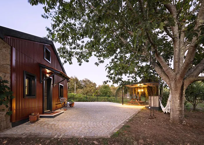 Quintinha Do Varoso - Little Red House *